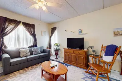 Image de Confortable condo en bord de plage avec piscine partagée, jacuzzi et emplacement privilégié!
