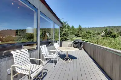 Image de Dog-friendly avec bain à remous, piscine partagée, vue sur l'océan et deux ponts!