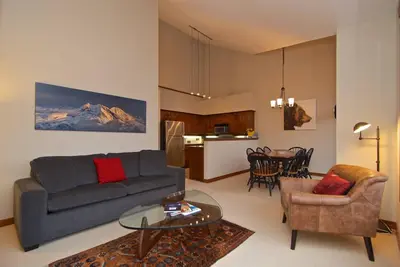 Image de Incroyable Mountain View et Ski In / Ski Out. Maison de ville parfaite Famille