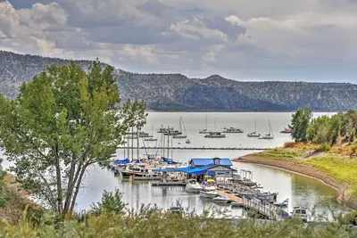 Image de Cabine sereine du lac Navajo avec vue sur le lac!