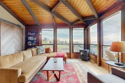 Image de Superbe, maison haut de gamme w / vue sur l'océan, un bain à remous et piscine partagée, tennis et sauna!