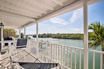 Image de Condo Marco Island 'Sunset Suite' avec quai et piscine!
