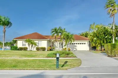 Image de maison Waterside w / piscine chauffée et à quelques pas de Tigertail Beach