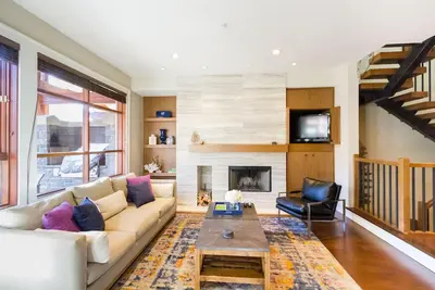 Image de # 7 Fitzsimmons Walk Luxury Townhome 4 Beds, 3. 5 Bath Private Hot Tub \/ Views!