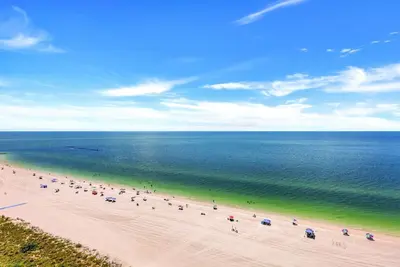 Image de Charmant condo en bord de mer w / piscine chauffée, bain à remous et des vues fascinantes de l'océan