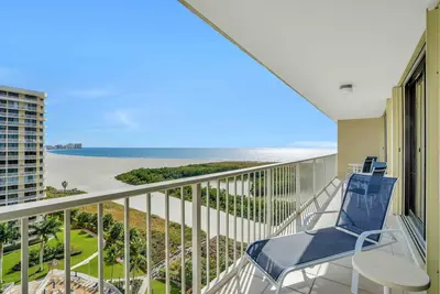 Image de Séduisante condo en bord de mer w / piscine chauffée et vue sur l'océan majestueux