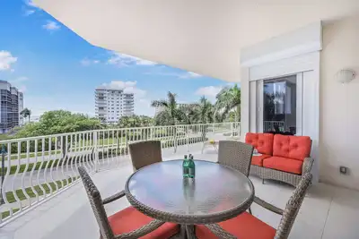 Image de Spacieux condo w / ciel vues et courte promenade Ă South Beach