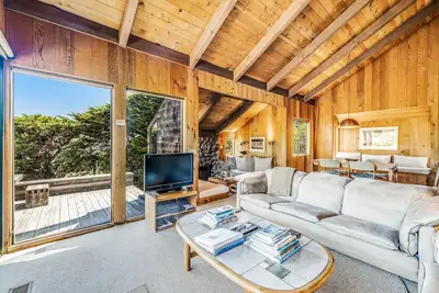 Image de Deux chambres de maître plus vues sur l'océan, accès aux piscines, au tennis, à pied de la plage!