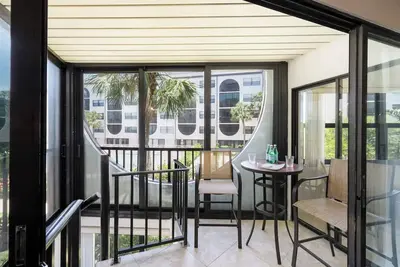 Image de Condo de style cabane en communauté riveraine w / courte promenade à Olde Marco