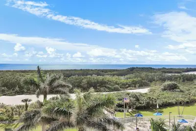 Image de Condo en bord de mer w / piscine chauffée et des vues incomparables de deux balcons séparés