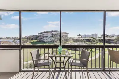 Image de Condo élégant avec piscine chauffée, vue sur Clam Bay et à pied de la plage de Tigertail