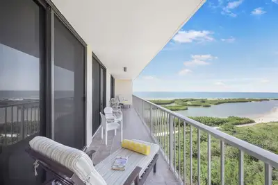 Image de Tranquille condo en bord de mer w / piscine chauffée et vue sur l'océan depuis le balcon