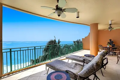 Image de La beauté naturelle répond splendeur fleuri dans ce magnifique condo en bord de mer