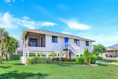Image de Charmante maison orientée ouest avec piscine chauffée et véranda au deuxième étage