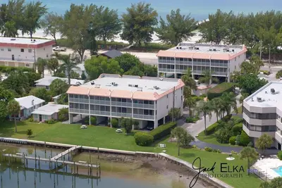 Image de Pelican Cove 15: 2 Br / 2 Ba Bayfront avec quai