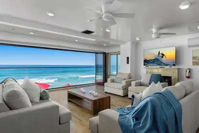 Image de Belle maison en bord de mer, designer décoré avec A \/ C