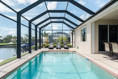 Image de Juin Court - Spacieux et Coastal 4 Chambre, Central Marco Island Emplacement!