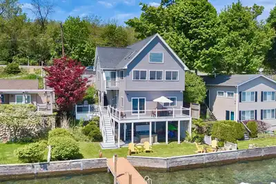 Image de Lever de soleil sur l'harmonie - Détente bienheureuse sur le lac Seneca!