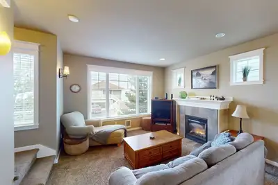 Image de Maison côtière classique avec vue sur l'océan dans un quartier calme!