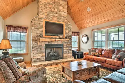Image de 3br Franklin House w \/ plusieurs ponts et Mtn Views!