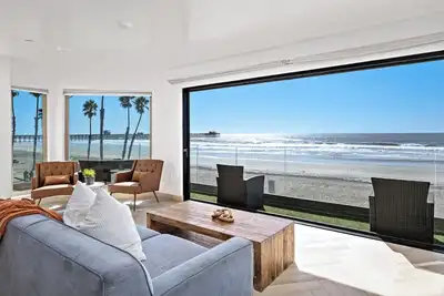 Image de Condo front de mer de 4 chambres à coucher à Oceanside Designer Décoré & A \/ C
