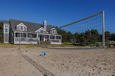 Image de Awesome Coastal Beachfront Hm | Bain à remous | Salle de jeu | 5 min à pied de la plage | Volley Pit