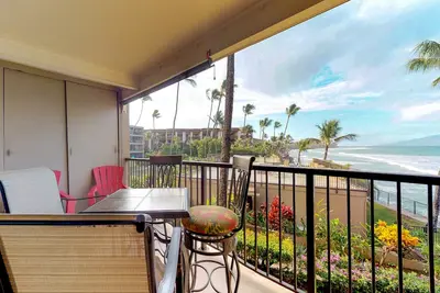Image de Condo au bord de l'eau avec piscine, terrasse privée et vue imprenable depuis chaque chambre