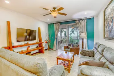 Image de Condo en bord de mer w \/ accès à la piscine partagée, un grand balcon et vue sur l'océan!
