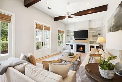 Image de Rose Cottage - Plage de Rosemary! New Remodel seulement 2 minutes de la plage! !