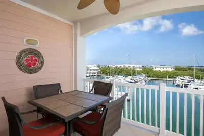 Image de Séjour minimum de 30 nuits. Boater's Dream Condo 2 chambres 2 salles de bain