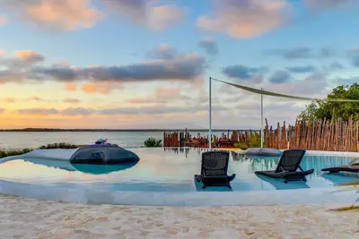 Image de Retraite studio en front de mer avec accès à la station, piscine à débordement