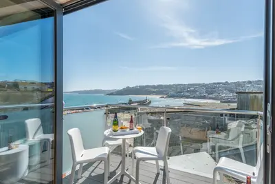 Image de Sea Fever spectacular sea views, private sunny balcony, Free WiFi