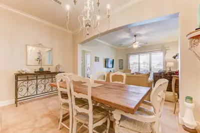Image de 924 Cinnamon Beach, WiFi, ascenseur, 3 chambres, 2 piscines, 8 personnes