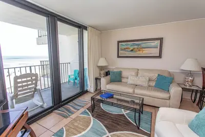 Image de Magnifique Condo 2 Chambres Sur La Plage Royal Garden 206