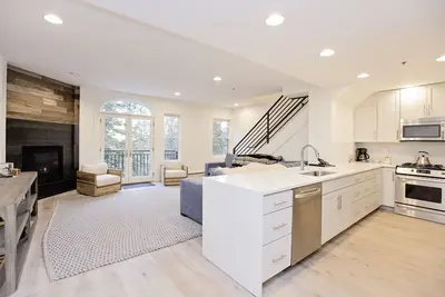 Image de Entièrement rénové, moderne 4 chambres - plus belle unité à Bear Creek Lodge