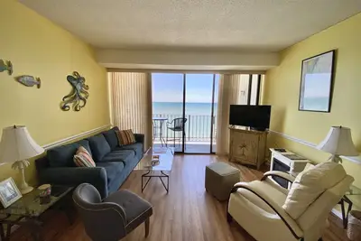 Image de Ocean Front Condo Deux Pieces Pour Vous!