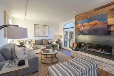 Image de Vues, Vues, Vues! Condo 4 chambres avec double maître dans un village de montagne