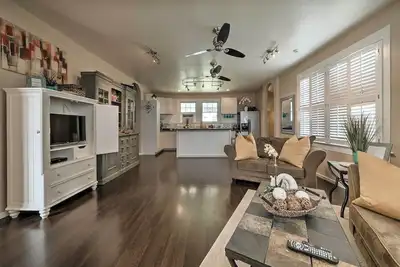 Image de Maison moderne avec cour privée au coeur de Hilo!