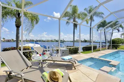 Image de Villa Laguna, 8 Lakes Gulf Access Pool / Spa Home, vues super privées panoramiques