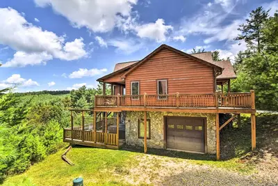 Image de Fleetwood Cabin avec bain à remous près de Blue Ridge Pkwy!