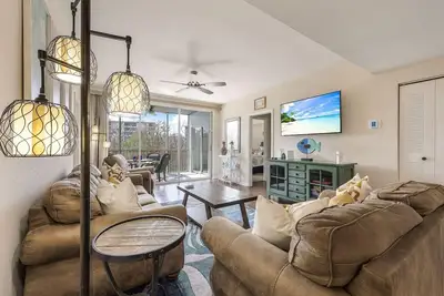 Image de Captains Bay South 2/2 Condo avec piscine et Wifi gratuit & Netflix!