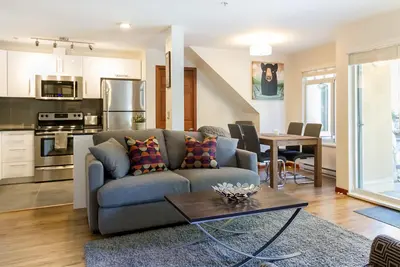 Image de Superbe entièrement rénové 1 lit (4 couchages) Village Location!