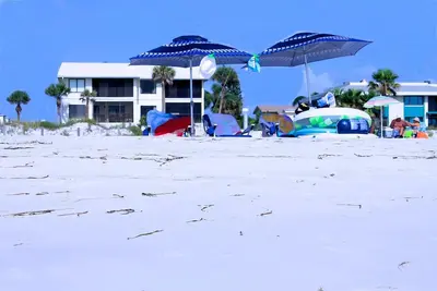 Image de Anna Maria Island Beach Sands 201-Accès à la plage privée - Piscine chauffée - Donnant directement sur le golfe du Mexique, couchers de soleil nocturnes depuis le balcon ouest