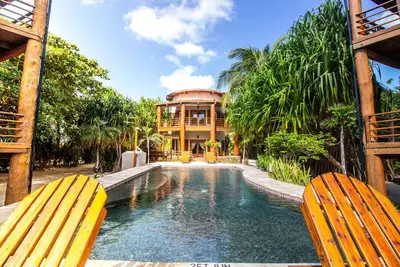 Image de Superbe villa, sortez à la piscine et à la plage! Voiturette de golf gratuite *