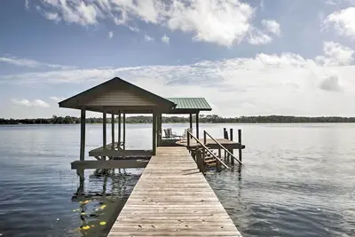 Image de Waterfront Pomona Park Accueil w / Dock sur le lac Broward
