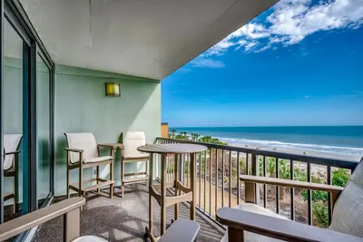 Image de Grand Oceanfront Two Bedroom Two Bath Condo à Carolina Dunes! (3ème étage)
