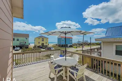 Image de By The Sea - Ocean View Cottage, Animaux acceptés