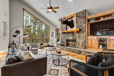 Image de Ski-in / Ski-out, Incroyable chalet de montagne 4 ch, Spa privatif, Prestations fantastiques, 12 couchages!