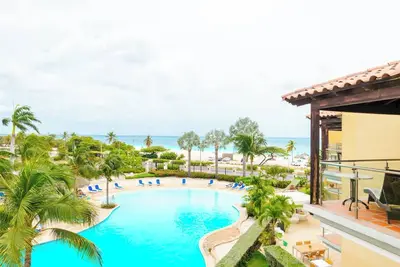 Beachfront - Eagle Beach - Oceania Resort - Condo studio de luxe avec vue - E323-1