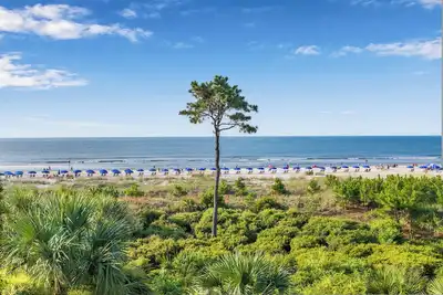 Image de New to Market, 312 Breakers. Capacité d'accueil 4, vélos gratuits, piscine